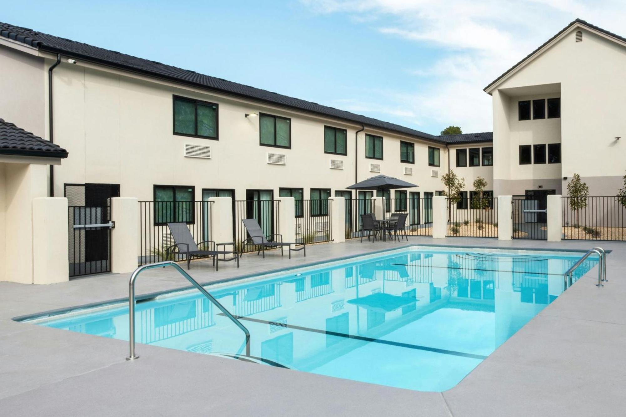 Fairfield By Marriott Inn & Suites Atascadero Exterior photo